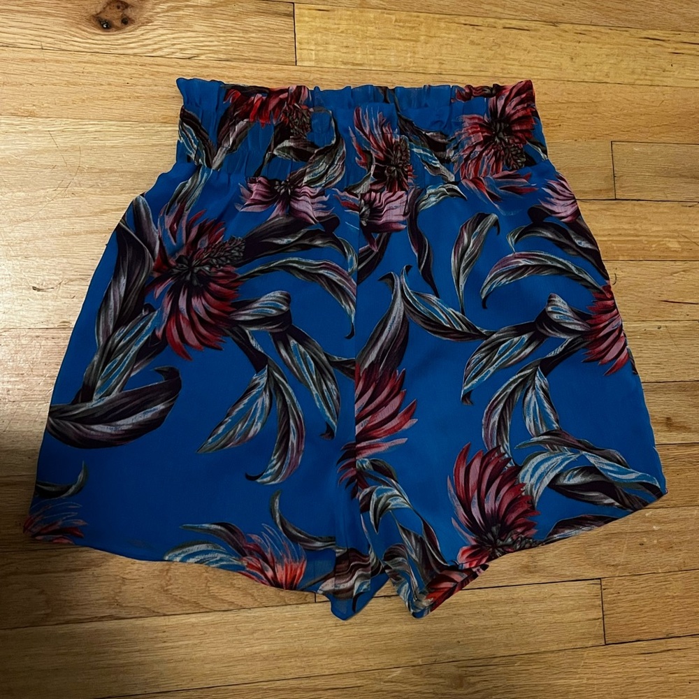 Vibrant high waisted short